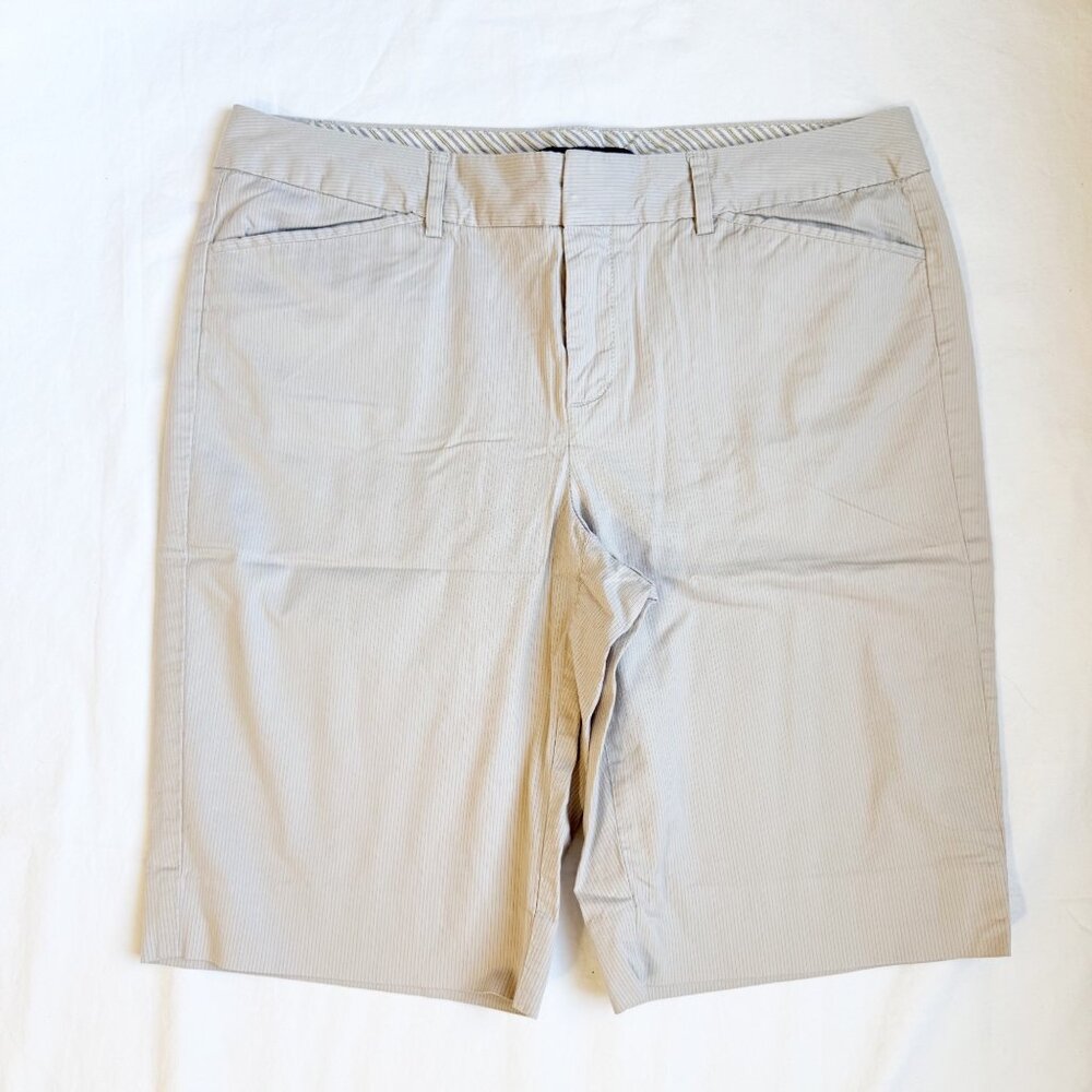 Gap Womens Beige Pinstripe Stretch Shorts Size 10